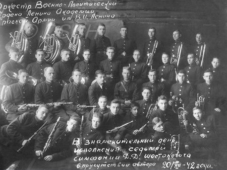 <p>Дмитрий Шостакович и Иван Петров (справа от Шостак…</p>