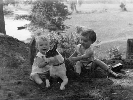 <p>Максим и Галя в Луге. 1939.<br />Фото Н.Шостакович</p>