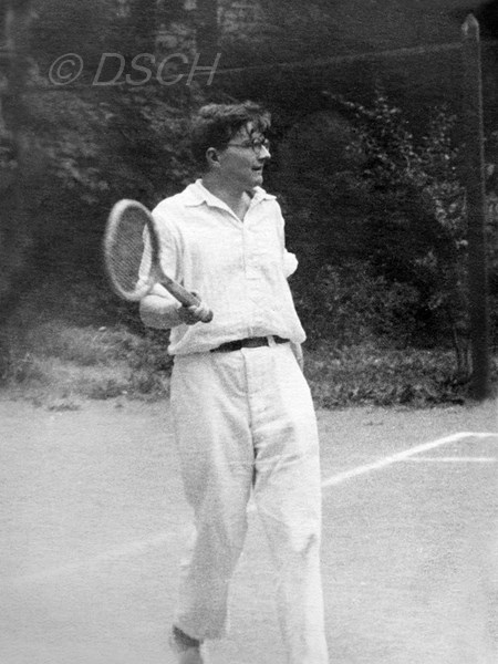 <p>Tennis. Gaspra, May 1937.<br />Photo by N. Shostakovich</p>