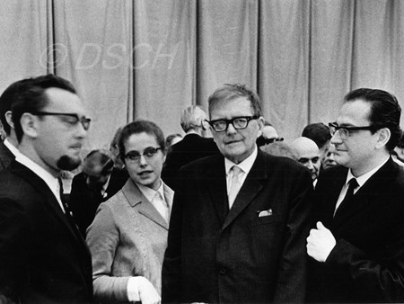 <p>At the reception following the closing of the cong…</p>