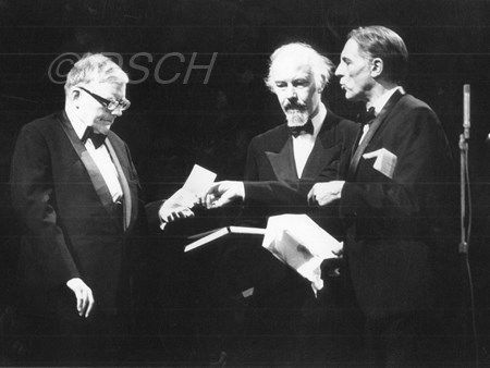 <p>Shostakovich is awarded the Leonie Sonning's Musik…</p>