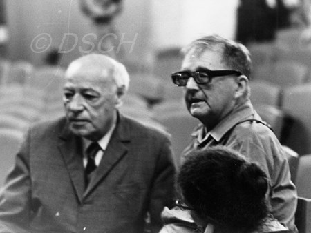 <p>At the rehearsal of ‘The Nose’ with Leo Arnshtam.<br />P…</p>
