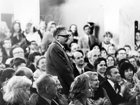 <p>Шостакович в зале после премьеры оперы «Нос». Поза…</p>