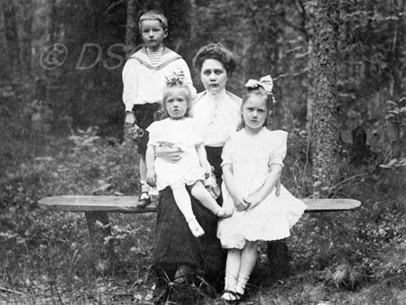 <p>Sofia Vassilyevna with her children in Irinovka. 1…</p>