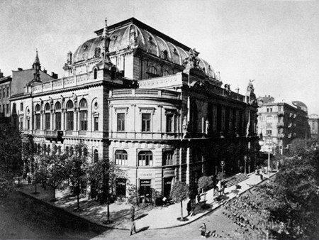<p>Building of the Warsaw Philharmonic which was burn…</p>
