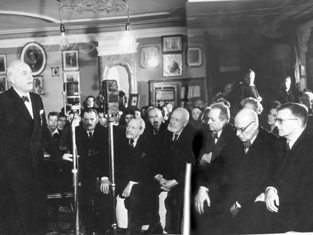<p>В кабинете П.И.Чайковского в Клину во время выступ…</p>