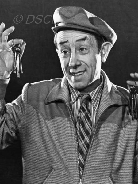 <p>Vassili Alchevsky in the role of house-manager Bar…</p>